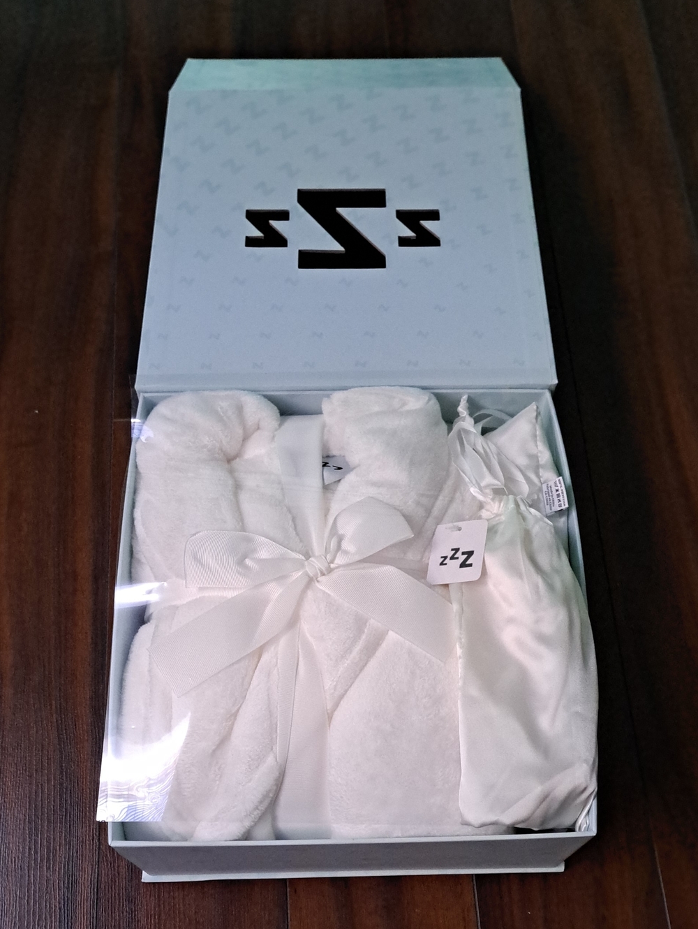 White Plush Women's Robe Gift Set